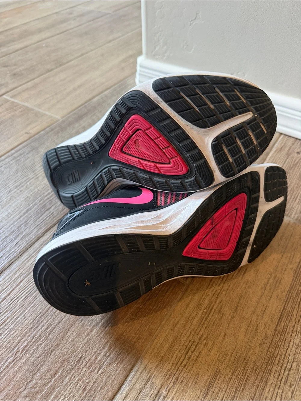 Nike Women’s Black, Gray & Pink Athletic Running Shoes